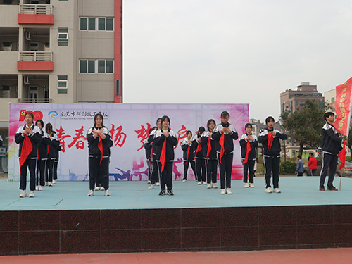 红旗飘飘舞蹈