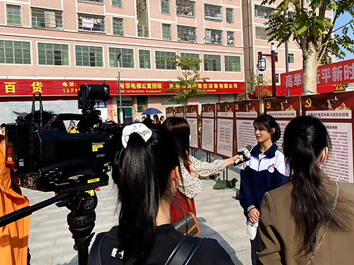 优秀团员接收采访