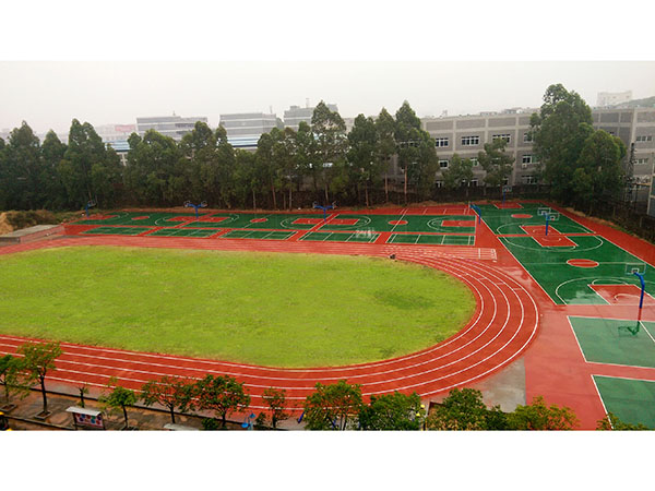 雨后操场